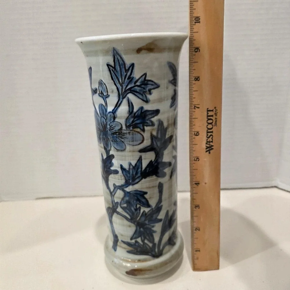 Japanese Gen-emon Arita kiln  Blue White Porcelien Floral Hand Painted Vase 9.5